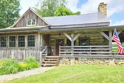 Image de Peaceful historic log cabin getaway on 40 acres - No cleaning fee!