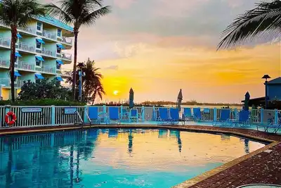 Image de Near Duval - Tiki Bar - Private Beach - 2br Condo - Old Town Key West - Sleeps 6