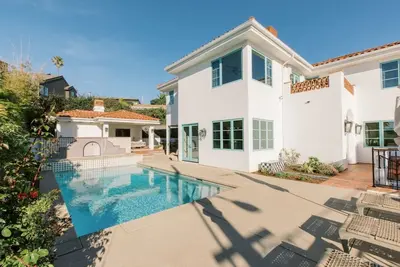Ocean Views, Outdoor Kitchen Pool & Jacuzzi.