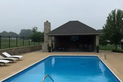 Image de Gathering Place- heated pool and hot tub, 7 bedrooms, 5 baths- 599 a night