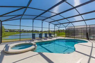 Image de 372 Lightwater Villa your modern Disney vacation home! Pool & Spa with Lake View