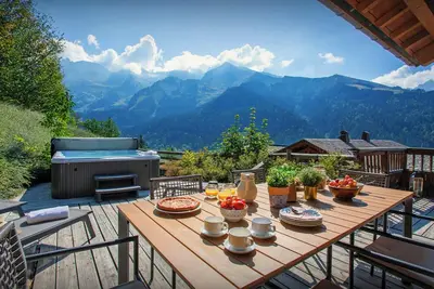Image de Chalet Alpachic -  séjour au ski 8p avec cheminée et jacuzzi - Ovo Network