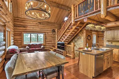 Image de Custom Black hills log cabin w/ views, secluded, 12 miles to Mt Rushmore!