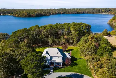 Image de Beautiful Serene Lakefront home in Sandwich, Cape Cod