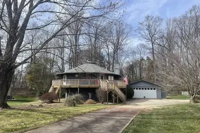 Image de Unique Cozy Home with Lake Norman Views