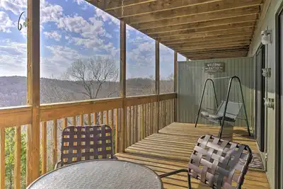 Image de Ozark Mountain Condo ~ 2 Mi to Silver Dollar City!