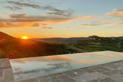 Image de Luxury estate with 60. 000 sqm land near hilltop town Motovun