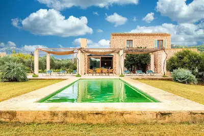Maison de vacances \"Can Jeroni Carrio\" avec piscine, jardin, terrasse et connexion WiFi ; parking disponible