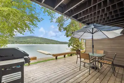 Image de Waterfront Whitefish Lake Condo 5bd | 1 Bed, 1 Bath