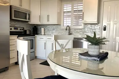 Image de Newly Remodeled 8th Floor Condo - Steps Away From Beautiful Bonita Beach