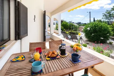 Image de Sunny 2 Bed/2 Bath Luxury Apartment, 450m to Beach/Village. Pools