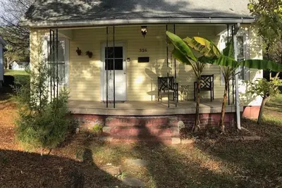 Image de Old Yeller - Renovated House in Aragon c. 1906 Near Winthrop & Glencairn Garden