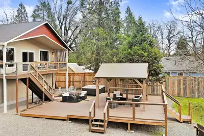 Image de Drift Away - A beautiful River front home in Southern Oregon