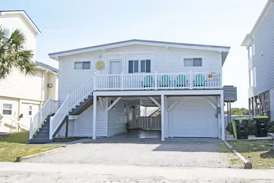 Image de Oceanfront Dog Friendly 6 bedrooms total, sleeps 12, Pool