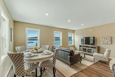 Image de Charming Liberty Bay condo with bay views, high-speed WiFi, & washer/dryer