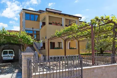 Image de Popular fully equipped modern one bedroom apartment in a top location in Porec, private terrace in the garden