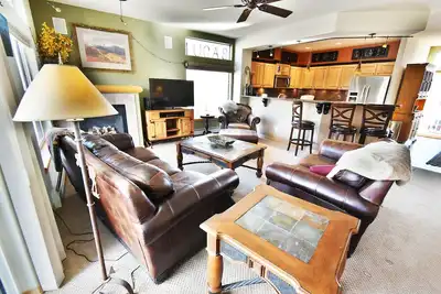 Image de Big, Comfy Unit, Deck. Near River Trail, Fishing, Golf. Easy Drive to Town