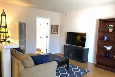 Image de 6n Turnkey Coastal Apartment Upper