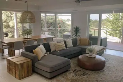 Image de Large, luxurious Goolwa Beach House with stunning Golf Course Views