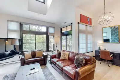 Image de Mountain Condo with Free WiFi, Wood Fireplace & Washer/Dryer
