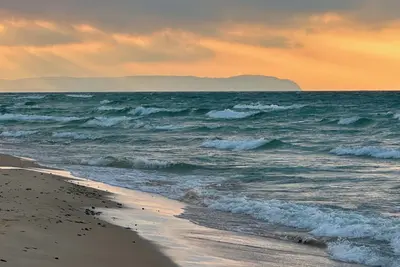 Image de Lake Mi Private Beach; fireplace, Sunsets. Close to Fishtown & Sleeping Bear