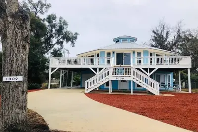 Image de #1 Luxury Scalloping Fishing Paradise-Game Room-Wifi- New Steinhatchee Dock!
