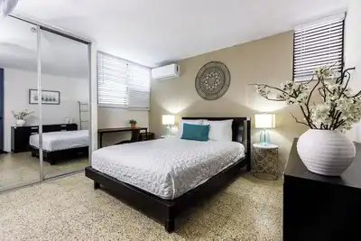 Image de By Airport-Beach | Central Ac | Parking | Backyard