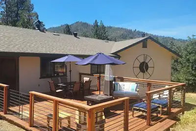 Image de Nara Lodge - Modern 3br\/2ba w\/game room, pool table and WiFi.