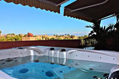 Image de Appartement moderne avec terrasse et jacuzzi Majorelle