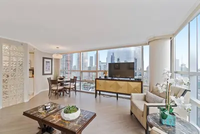 Image de Stunning 2 Bedroom Condo Downtown with Panoramic Views! !