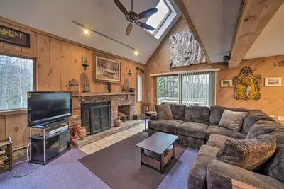 Image de Cozy Mountain Retreat w\/ Deck ~ 3 Mi to Mount Snow
