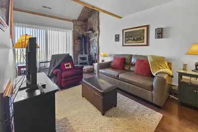 Image de Fishing Bear Loft, close to the lifts with Wood Burning Stove and view