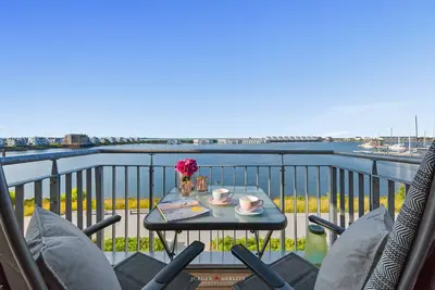 Image de Sea Haven - 2nd floor, balcony, harbor view, shower room, 1st row on the waterfront