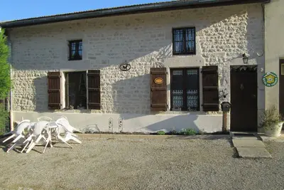 Image de Maison cosy avec terrasse, 3 chambres, wifi, animaux acceptés, idéal pour familles en Meuse