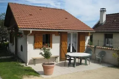 Image de Gîte cosy avec terrasse, garage et barbecue près de Verdun