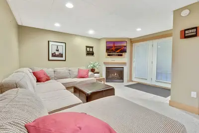 Image de Disciples Village Condo | Fireplace | Sleeps 8 | Easy Access to Chairlift