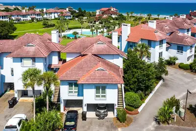 Image de Cozy Oceanview Villa just steps from beach and pool