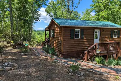 Image de Cozy cabin for 2 w/ great mt views & walking trails!