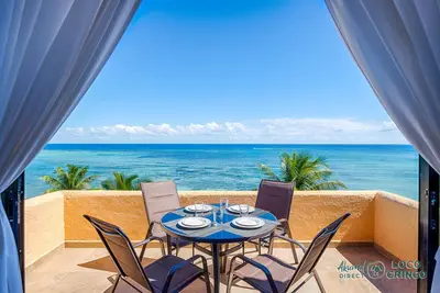 Image de Penthouse perfection! Spectacular view of the ocean, perfect for a couple!