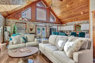 Image de Hill country paradise. Perfect for family vacation, wedding or girls trip!