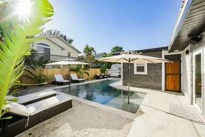 Image de Perfect summer vacation home! Close to Bean Point, great pool!