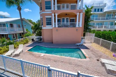 Image de Luxury Condo with Heated Pool!