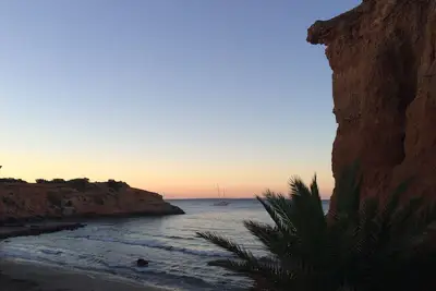 Image de Maisonnette dans la pinède de Sa Caleta