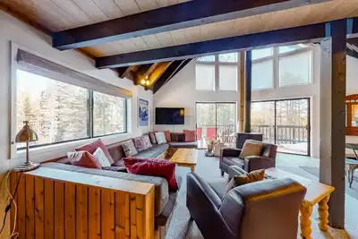 Image de Charming dog-friendly cabin with Xc skiing & bike trails outside the door