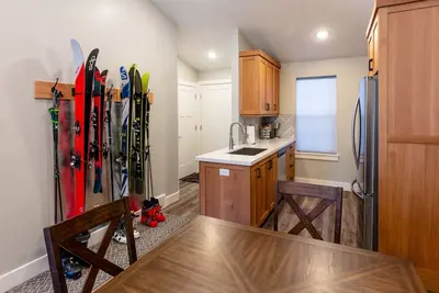 Image de Cozy, new, sleeps 6! Best location close to canyons!