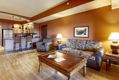 Image de Deluxe condo with in-room Jacuzzi, two fireplaces, & full kitchen