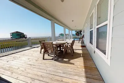 Image de A Crystal Tide: 4 Br, 2 Ba House in Crystal Beach, Sleeps 12