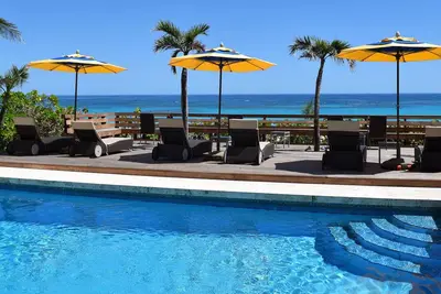 Image de Private 10 acre Beachfront 10 Room Resort with Chef, Restaurant, Bar, Staff
