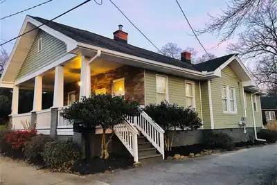 Image de Beautiful house at the heart of downtown Greenville, South Carolina