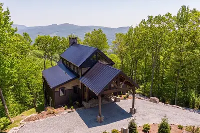 Image de Sanctuary 4bd 3 and a half bath - Luxury Eagles Nest with long views, hot tub, hiking, and more!